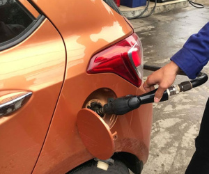 Doanh nghiệp xăng dầu 'móc túi' khách hàng như thế nào?