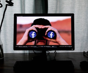 Nữ nhà báo khẳng định Facebook đang theo dõi chúng ta: 'Mọi chuyện bắt đầu khi tôi đang muốn... đi toilet'