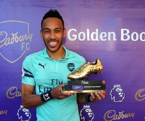 Aubameyang chia sẻ danh hiệu Vua phá lưới với bộ đôi tiền đạo của Liverpool