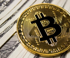 Bitcoin vượt mốc 7.000 USD