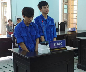 Hai thanh niên tông xe cảnh sát 911 Đà Nẵng nhận kết đắng
