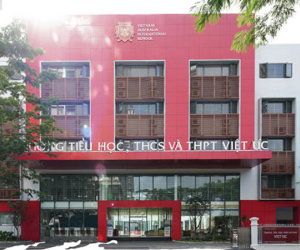 Suất ăn trưa ở trường quốc tế có giòi