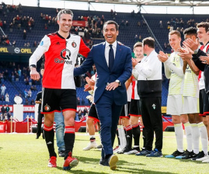 Van Persie giải nghệ sau trận thua 0-2 ngay trên sân nhà