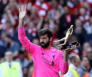 Vượt mặt Ederson, Alisson giành giải 'Găng Tay Vàng' tại Ngoại hạng Anh mùa này