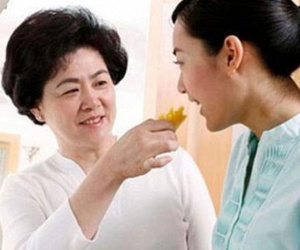 Bà mẹ chồng quốc dân khuyên con trai 'không được làm vợ buồn' khiến bao người phải ngưỡng mộ