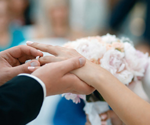 Mỹ phá đường dây kết hôn giả do người Việt cầm đầu, bắt 50 nghi phạm