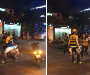 Tài xế xe ôm đánh nhau như 'phim chưởng' trên phố, 2 cô gái đi xe lao vào can ngăn