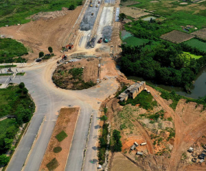 Tuyến đường thi công chậm hơn 'rùa bò' qua khu đô thị Tây Hồ Tây