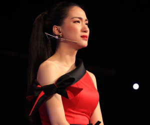 Hòa Minzy bật khóc vì bị chê chọn sai bài khi làm huấn luyện viên