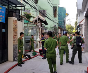 Người dân lao vào lửa cứu cụ ông 80 tuổi bị liệt mắc kẹt trong ngôi nhà bốc cháy Đà Nẵng