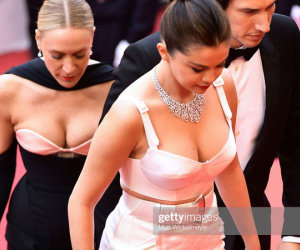 Thảm đỏ LHP Cannes 2019: Selena 'bức thở' với vòng 1 khủng, Ella Fanning như bà hoàng bên dàn siêu mẫu Victoria's Secret