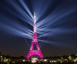 Video: Tháp Eiffel bừng sáng trong lễ kỷ niệm 130 tuổi