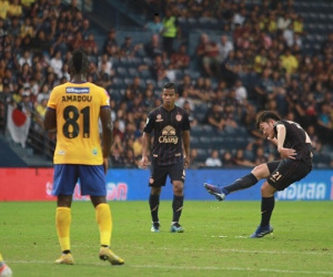 VIDEO: Xuân Trường đá phạt tinh quái giúp Buriram United ghi bàn tuyệt đẹp