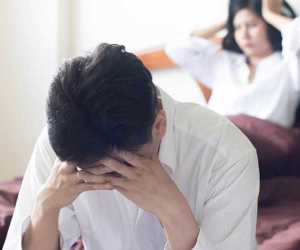 Vợ giải thích vòng vo việc đưa số tiền lớn cho đồng nghiệp cũ