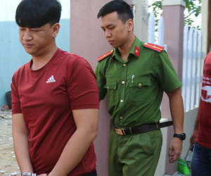 Níu kéo tình cảm bất thành, thanh niên lao vào phòng ngủ đâm bạn gái tới tấp