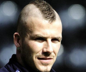 Sir Alex bắt David Beckham cạo đầu vì không vừa mắt