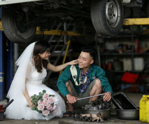 Ảnh cưới trong garage ôtô của vợ chồng chàng thợ máy Hải Dương