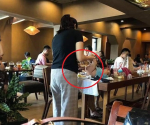 Đặt con lên bàn rồi thay tã bẩn giữa quán cà phê đông người, mẹ trẻ bị dân mạng chỉ trích dữ dội