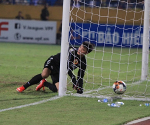 HLV Chu Đình Nghiêm hài lòng dù Bùi Tiến Dũng mắc sai lầm trong lần đầu bắt chính ở V.League 2019