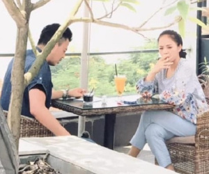 Lộ ảnh Thu Quỳnh phì phèo điếu thuốc cạnh Tuấn Tú, My Sói sắp 'nhập' chị Huệ (Về Nhà Đi Con) thật rồi!