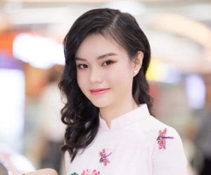 Mẹ diễn viên 13 tuổi đóng phim 18+: Sao các bạn cứ 'xâu xé' con tôi?