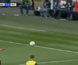 Sterling lên tiếng xin lỗi sau tình huống 'cướp trắng' bàn thắng của Gabriel Jesus