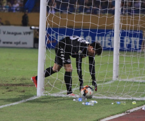 Bùi Tiến Dũng thừa nhận chơi chưa tốt trong lần đầu bắt chính cho Hà Nội FC