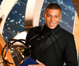 Vừa đoạt giải Cầu thủ hay nhất Ligue 1, Mbappe đã gây sốc khi công khai ý định ra đi