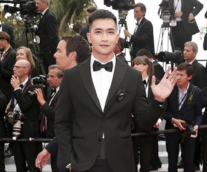 Không ồn ào như Ngọc Trinh, Võ Cảnh xuất hiện điển trai, lịch lãm trên thảm đỏ Cannes