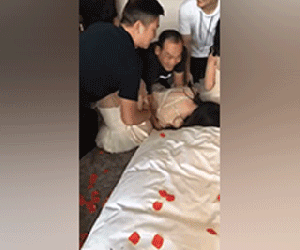 Mượn nghi lễ truyền thống, khách nam đi dự đám cưới giở trò đồi bại với phù dâu, gây ra cảnh tượng không khác gì quấy rối tập thể