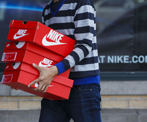 Nike, Adidas kêu gọi Trump không tăng thuế với giày dép từ Trung Quốc