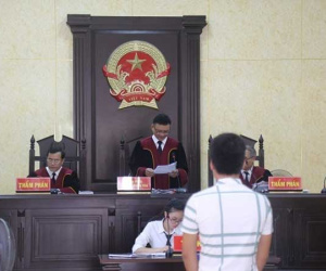 Chồng trẻ ở Quảng Bình dính án vì vợ tuổi 15 lên mạng tố bị bạo hành