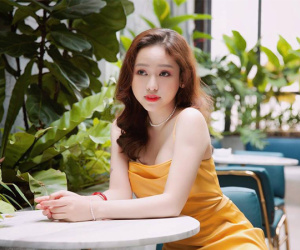 Đầu tư tiền tỷ để phẫu thuật thẩm mỹ nhưng Thúy Vi lại tự nhận mình là 'hot girl sống khổ nhất Việt Nam'