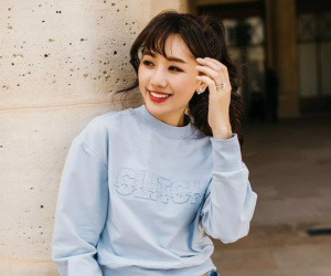 Hari Won bị chỉ trích giả tạo, chảnh chọe khi từ chối chụp hình cùng khán giả lúc đang bán đĩa