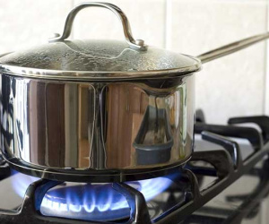 Nhân viên bán ga sẽ không 'hé răng' cho bạn biết: Mẹo giảm 50% lượng gas khi nấu ăn chỉ với 1 nút này