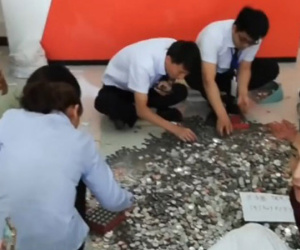 Video: Khách mang tiền xu đi mua ôtô, cả đại lý phải đếm suốt 3 ngày