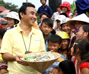 Chuyện anh MC chuyên 'gian lận' vì người nghèo bị chỉ trích chảnh choẹ, tham tiền: 'Còn lâu Quyền Linh mới là một nghệ sĩ hoàn hảo'