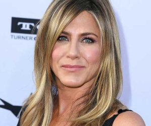 Jennifer Aniston chi hơn 1 triệu USD phẫu thuật thẩm mỹ để quay trở lại bên chồng cũ Brad Pitt?