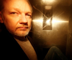 Mỹ truy tố nhà sáng lập WikiLeaks nhiều tội danh mới