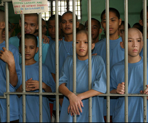 Những đứa trẻ sống mòn trong các nhà tù Philippines