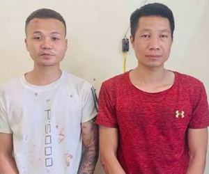 Côn đồ tay cầm súng, tay cầm lưỡi lê xông tới đâm bị thương trung úy cảnh sát hình sự