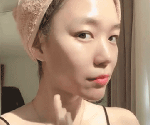 Mùa hè, chị em thường coi nhẹ bước skincare này nhưng ngờ đâu càng khiến da bóng dầu, nổi mụn và nhanh lão hóa