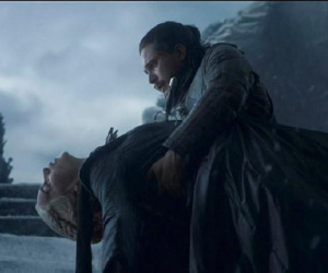 Jon Snow giết Mẹ Rồng tập cuối 'Game of Thrones' gây tranh cãi dữ dội