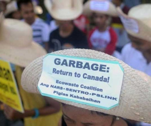Philippines cấm quan chức công du Canada vì căng thẳng rác thải