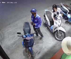 Phụ nữ tuy thích tiền nhưng chưa chắc đã chọn người giàu nhất: Hình ảnh người đàn ông lấm lem mua áo cho vợ nhận 'bão' like MXH này là một minh chứng