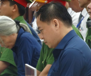 Thẩm tra lý lịch, Vũ 'nhôm' nhận mình có 2 quốc tịch
