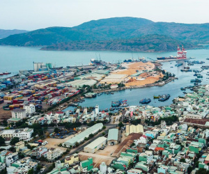Cận cảnh cảng Quy Nhơn bị bán cổ phần với giá 'rẻ như cho'