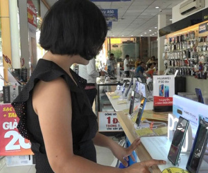 Người dùng bán 'cắt lỗ' điện thoại Huawei, nhà phân phối khuyến mại 'khủng'