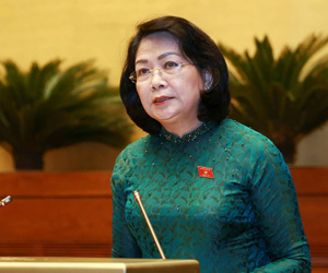 Bà Đặng Thị Ngọc Thịnh thay mặt Chủ tịch nước Nguyễn Phú Trọng trình Công ước 98