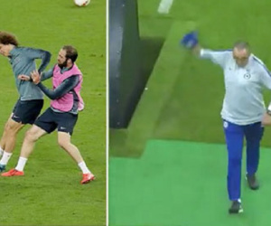Biến căng tại Chelsea: 2 sao bự tranh cãi gay gắt, HLV Sarri phát điên ném mũ rời sân tập